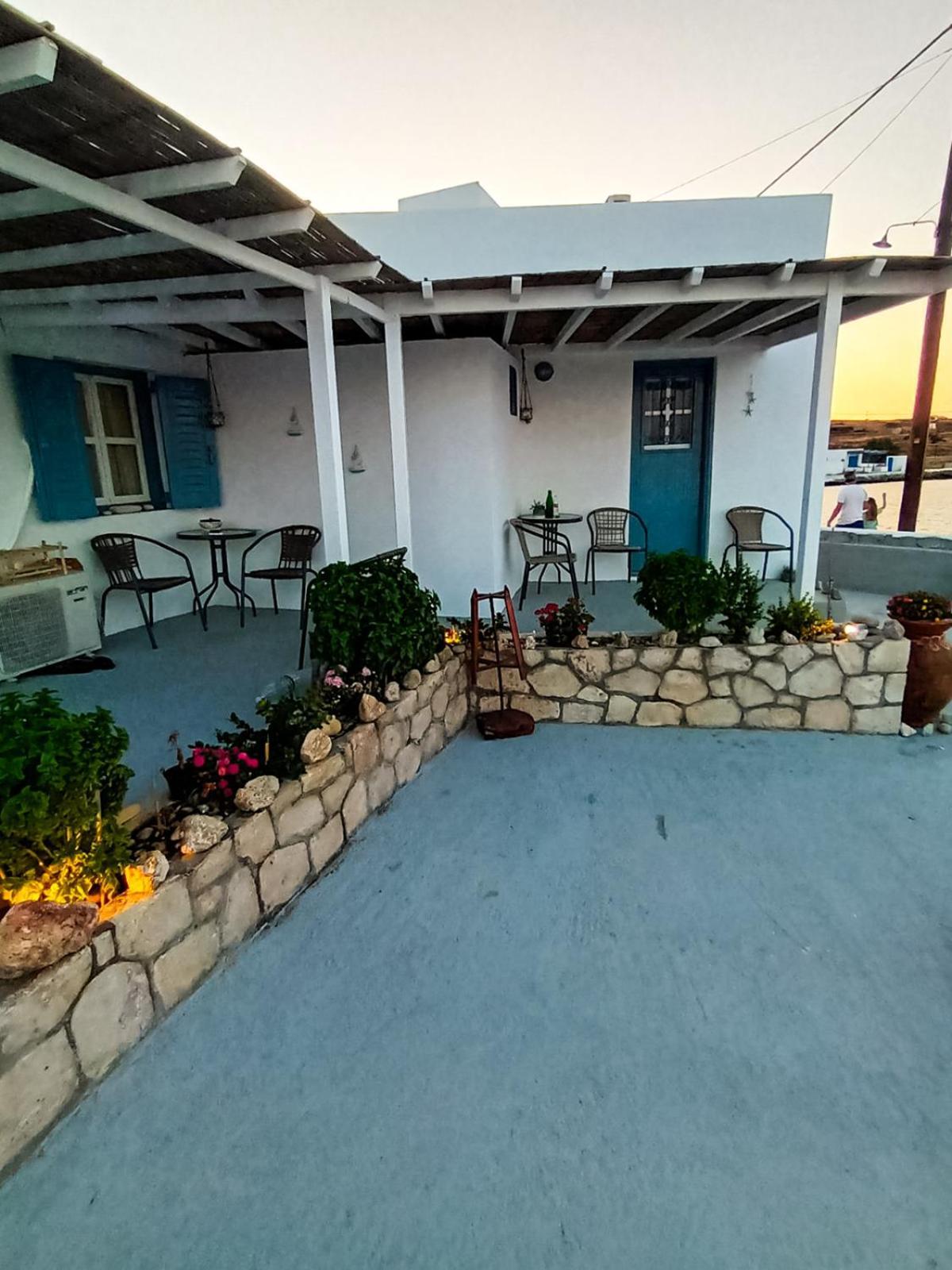 Seaside Residence Kiki Prassa,Kímolos エクステリア 写真